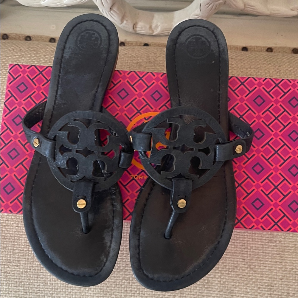 Tory Burch navy Leather Logo Thong Sandals - Picture 2 of 6